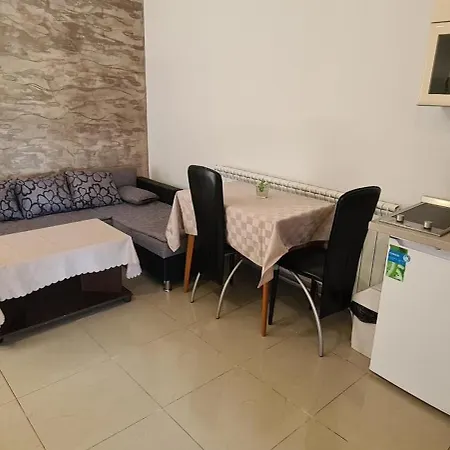 Pump Apartment *